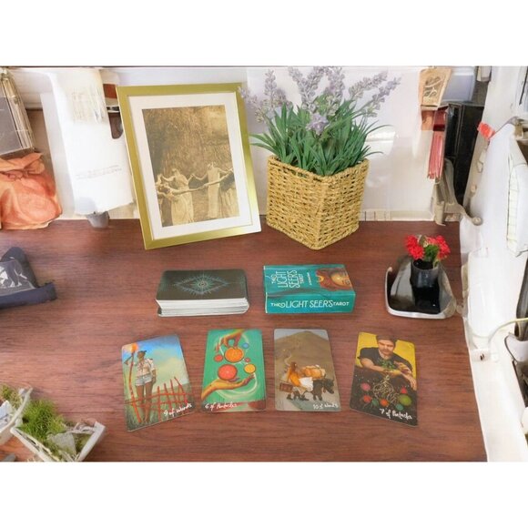 The Light Seers Tarot Deck  78 Cards  Healing Tool To Explore Light & Shadow Asp - Picture 9 of 9